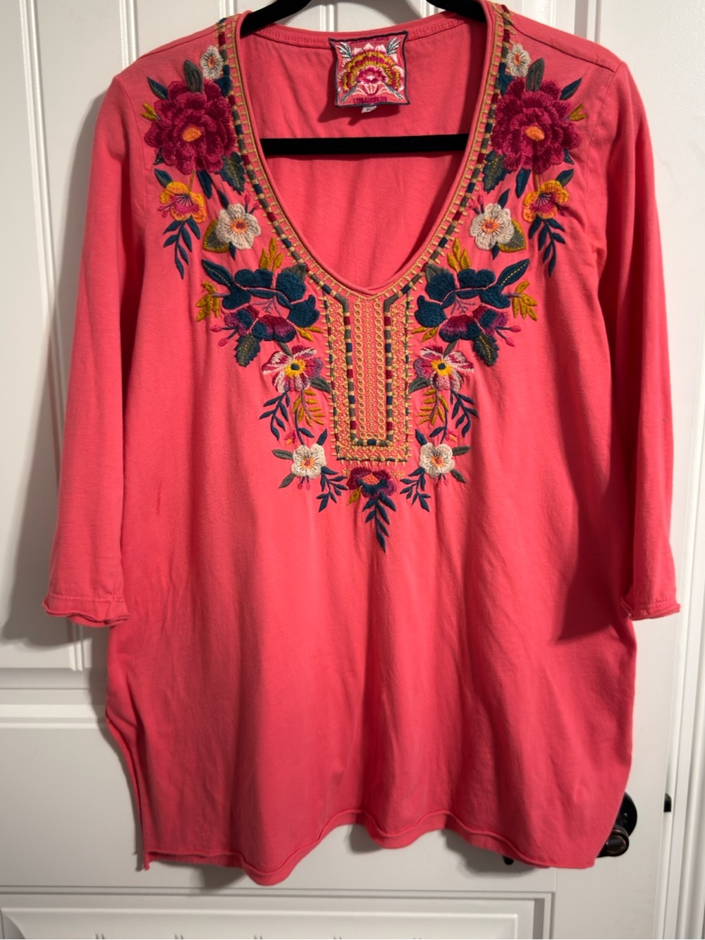 Johnny Was Coral Embroidered V-Neck Tunic Top. Women's Size M